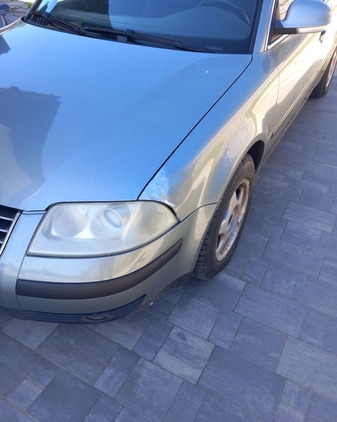 Volkswagen Passat cena 8500 przebieg: 265427, rok produkcji 2004 z Twardogóra małe 4